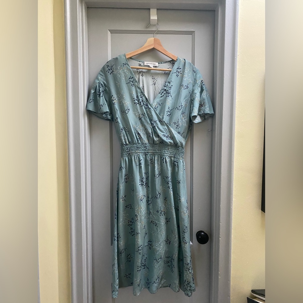 Amour Vert silk blue floral short sleeve midi dress